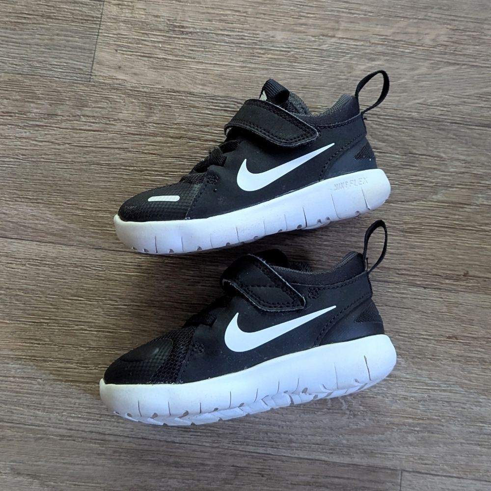 Nike Flex Control Youth Kids Black and White Sneakers Shoes Size 6 - Picture 4 of 7